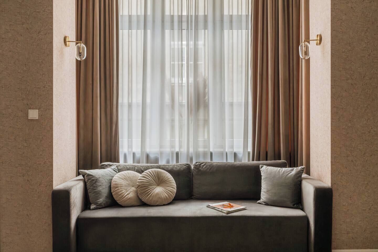 Comfort Studio, 1 Queen Bed with Sofa bed, City View | Living room