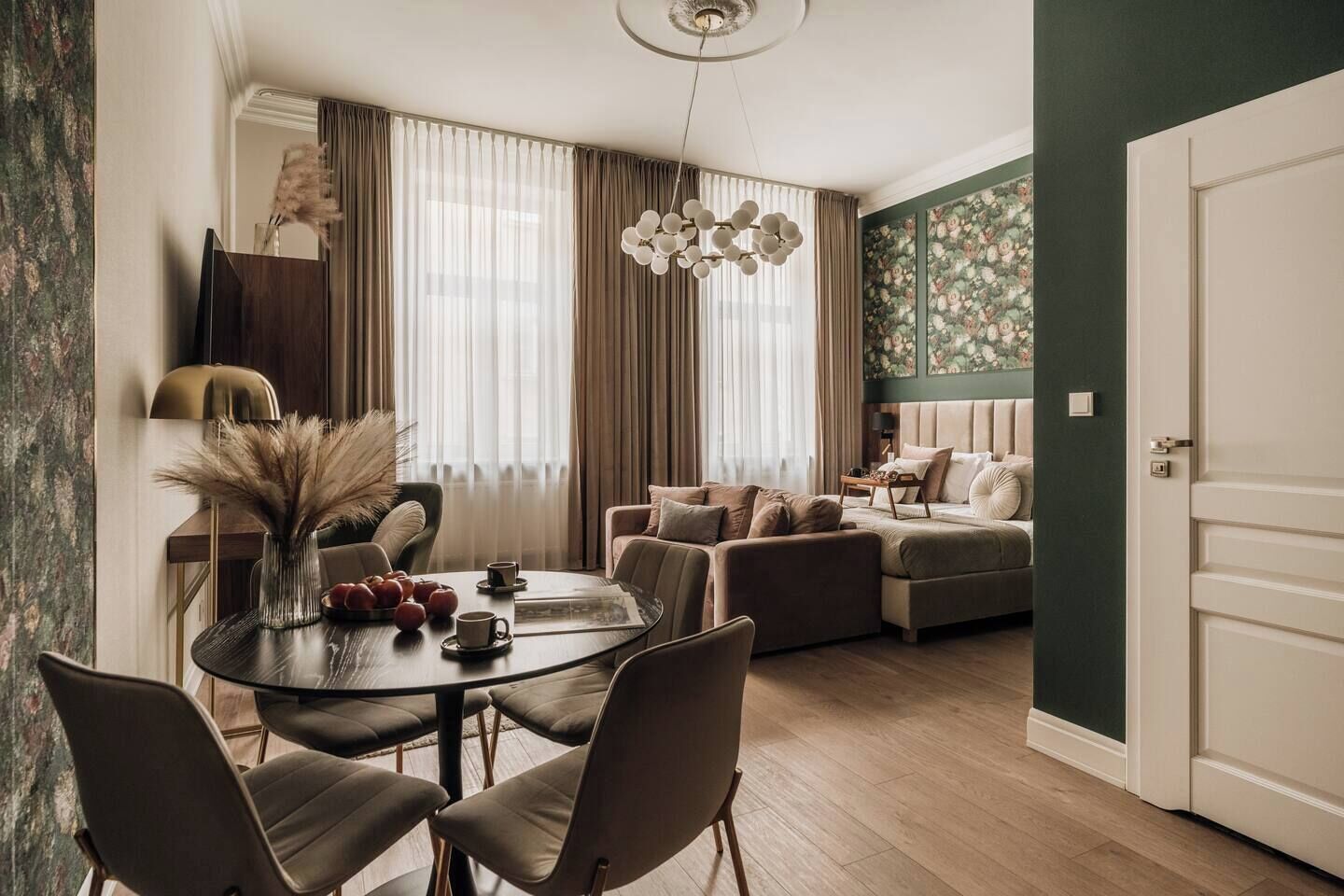 Deluxe Studio, 1 King Bed with Sofa bed, City View | Living room