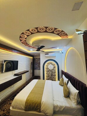 Phòng đôi Deluxe, quang cảnh thành phố | Bàn, khu vực làm việc phù hợp cho laptop, bàn ủi/dụng cụ ủi quần áo 