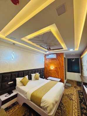 Bàn, khu vực làm việc phù hợp cho laptop, bàn ủi/dụng cụ ủi quần áo 