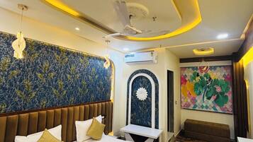 Desk, laptop workspace, iron/ironing board, free WiFi