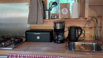 冰箱、炉灶、茶具/咖啡用具、厨具/餐具