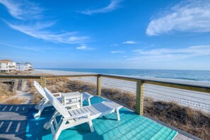 Property grounds - Experience coastal bliss at Just Beachy, a 4-bedroom oceanfront retreat in Oak Island. (Oak Island)