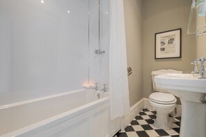 Shower, towels, soap, toilet paper - Big Pink House – Unique Group Getaway with Hot Tub, Games Room & Sleeps 22 (Wigton)