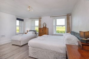 9 bedrooms, WiFi, bed sheets, wheelchair access