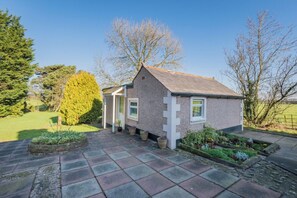 Exterior - Big Pink House – Unique Group Getaway with Hot Tub, Games Room & Sleeps 22 (Wigton)