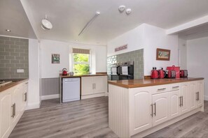Private kitchen - Big Pink House – Unique Group Getaway with Hot Tub, Games Room & Sleeps 22 (Wigton)