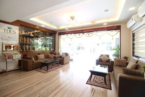 Lobby - Marigold Regency (Rahata)