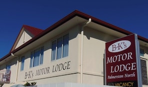 Exterior - B K S Motor Lodge (Palmerston North)