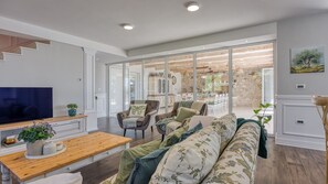 Living area - Luxury Villa Emily sea view by Villas Guide (Brsec)