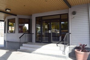 Exterior detail - Northgate Motor Inn (Saskatoon)