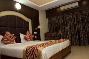 Room - OYO Premium Nayapalli IRC Village (Bhubaneshwar)