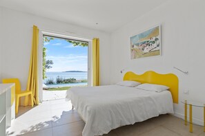 Iron/ironing board, WiFi, bed sheets, wheelchair access