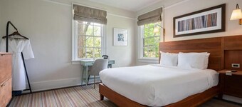 Oakhurst Inn