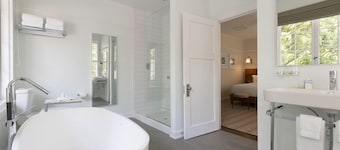 Oakhurst Inn
