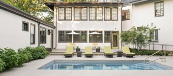 Oakhurst Inn