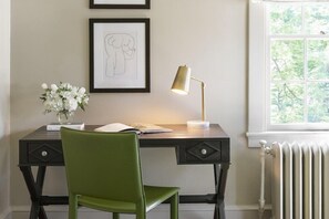 Interior - Oakhurst Inn (Charlottesville)