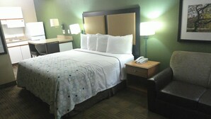 A hotel room with a bed, bedside tables, a chair, and a desk. - Extended Stay America - Washington DC - Chantilly (Chantilly)