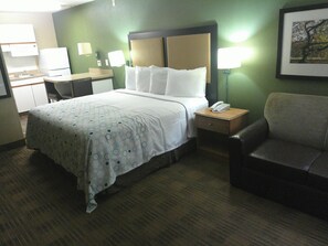 A hotel room with a bed, bedside tables, a chair, and a desk. - Extended Stay America - Washington DC - Chantilly (Chantilly)