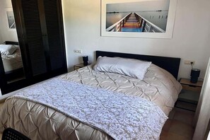 3 bedrooms, free WiFi, bed sheets - HL 014 Holiday Rental 3 bedroom villa on HDA Golf Resort (fuente alamo)