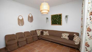 TV, fireplace, DVD player, stereo