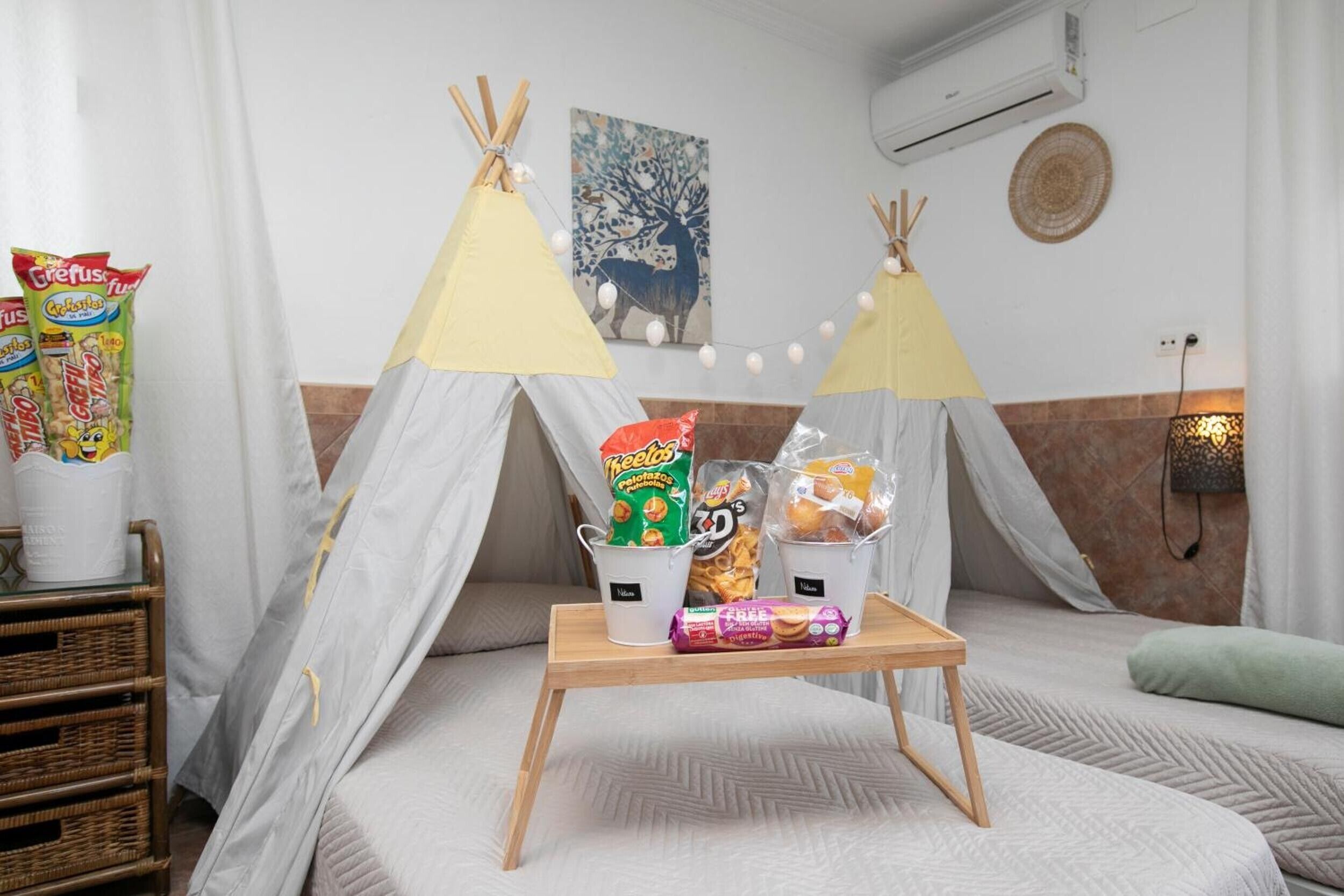Tabla de planchar con plancha, wifi, ropa de cama