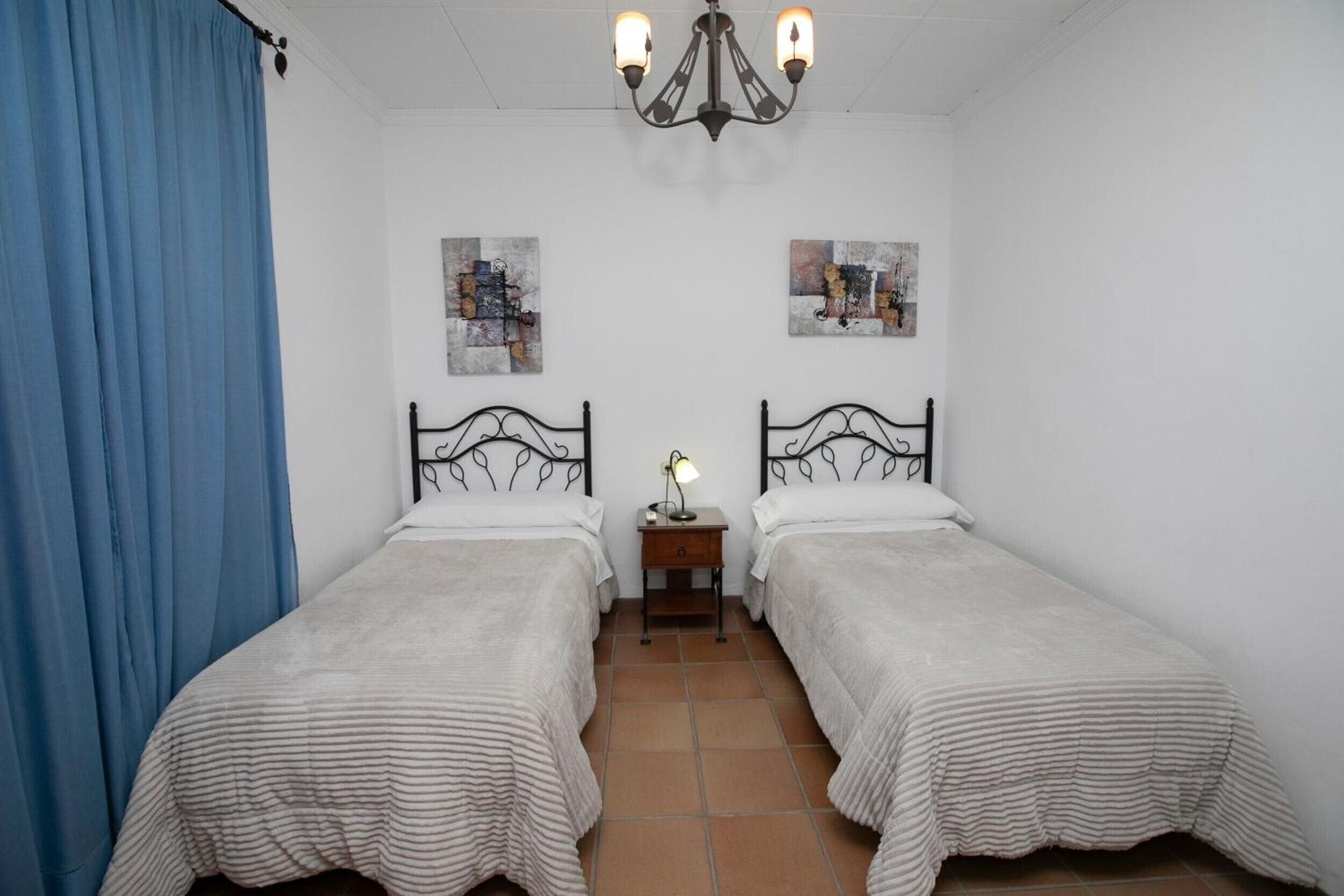 Iron/ironing board, WiFi, bed sheets