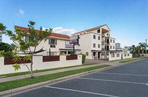 Exterior - City Ville Luxury Apartments and Motel (Rockhampton)