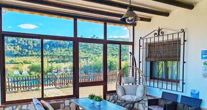 Maison rurale 'La Sierrezuela - Familles uniquement' avec vue montagne, Wi-Fi et climatisation