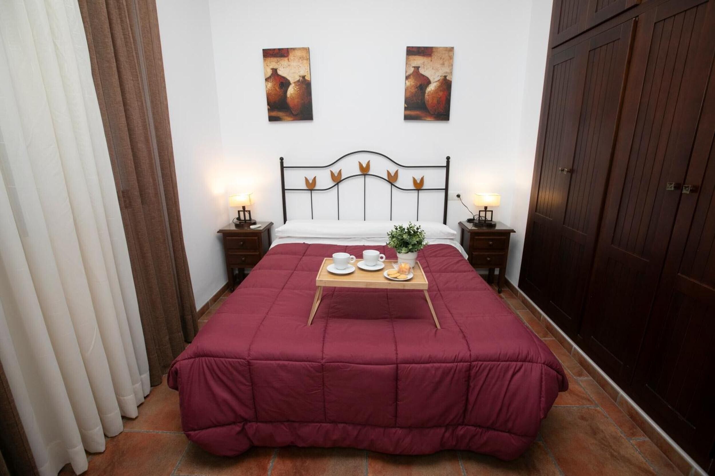 Iron/ironing board, WiFi, bed sheets