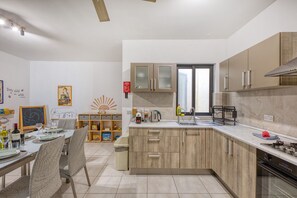 Réfrigérateur, micro-ondes, four, lave-vaisselle