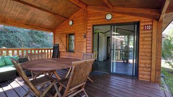 Classic Chalet | Outdoor dining