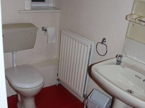 Bathroom - Morpeth Lodge (Morpeth)