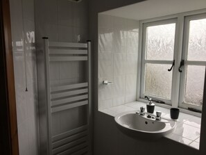 Bathroom - Engine Inn Hotel (Penzance)