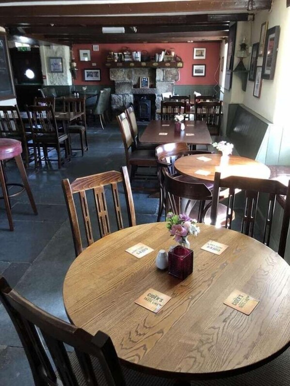 Dining - Engine Inn Hotel (Penzance)