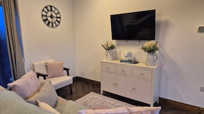 Una Smart TV, libros