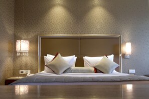 Room - 7 Apple Pune (Pune)