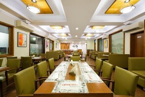 Dining - 7 Apple Pune (Pune)