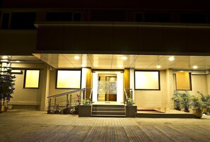 تفاصيل الفندق من الخارج