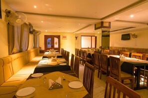 Dining - MG Hotel Udayee International (Tirupati)