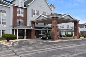Exterior - Port Wisconsin Inn and Suites (Port Washington)