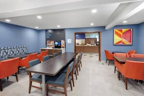 Dining - Port Wisconsin Inn and Suites (Port Washington)