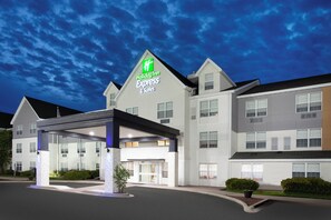Exterior - Port Wisconsin Inn and Suites (Port Washington)