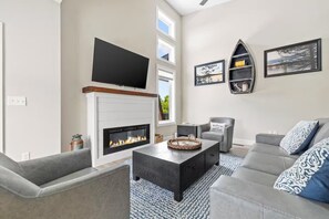 Smart TV, fireplace