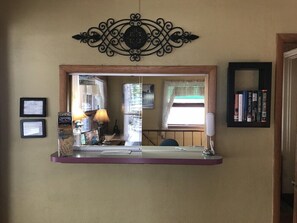 Lobby - Mcgoverns Hotel and Suites (Sun Prairie)