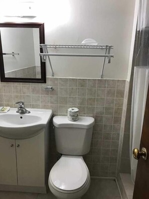 Bathroom - Mcgoverns Hotel and Suites (Sun Prairie)