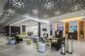 Lobby - The Ridge Hotel (Lake Geneva)