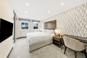 Iron/ironing board, WiFi, bed sheets - Mayfair Boutique Penthouse Flat two bedroom (London)