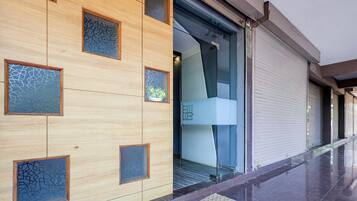 House | Meja sambut tetamu