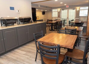 Dining - D. Hotel and Suites (Holyoke)